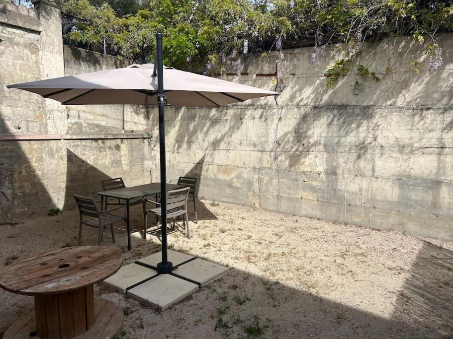 Appartamento La Glycine - Parking Gratuit - Ac Clim - Cour Prive - Villeneuve-lès-Avignon Esterno foto